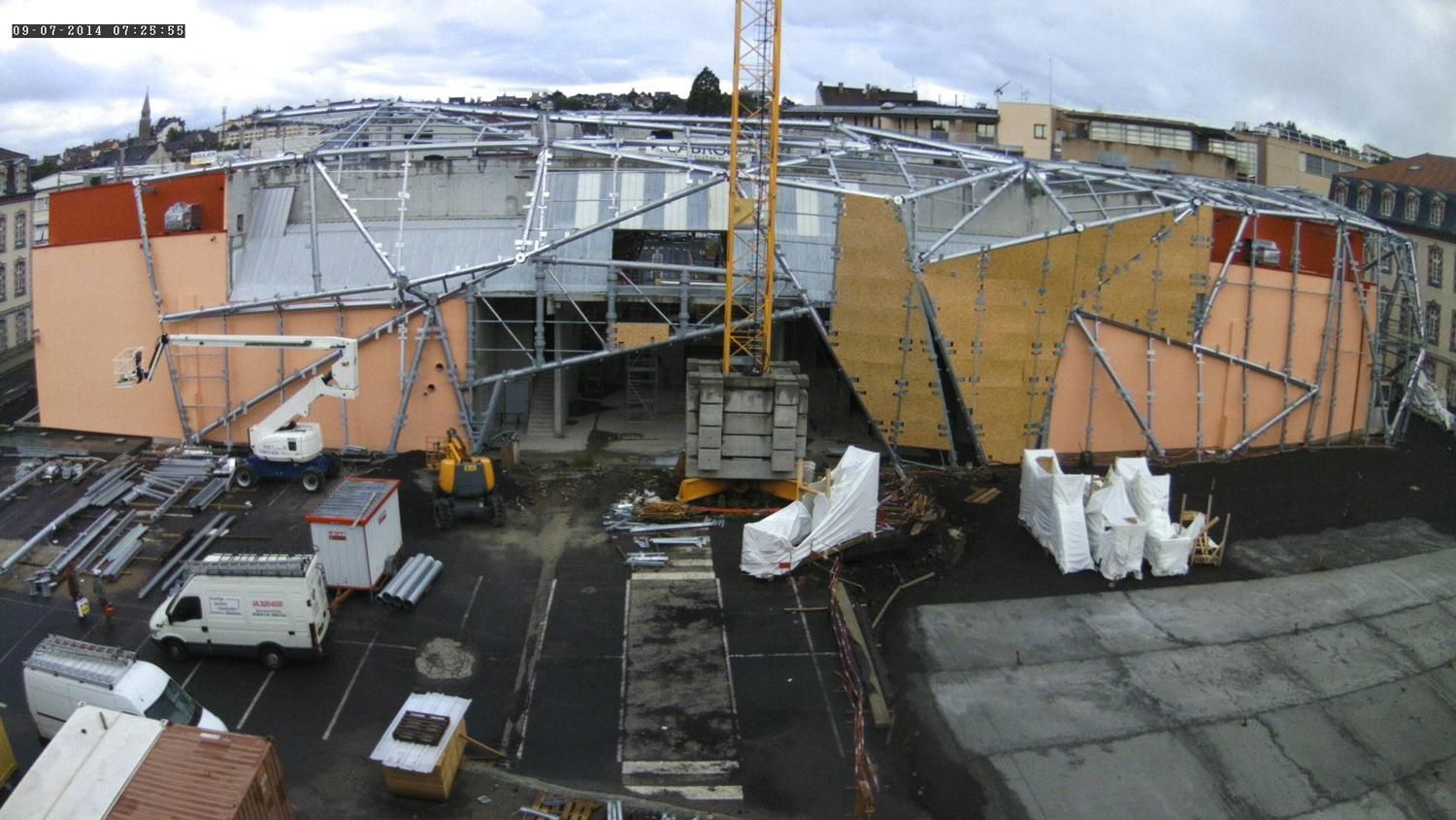 Préparation du sol avant réalisation du dallage du parvis du Cinéma Le Cristal à Aurillac par Loreto Pavage